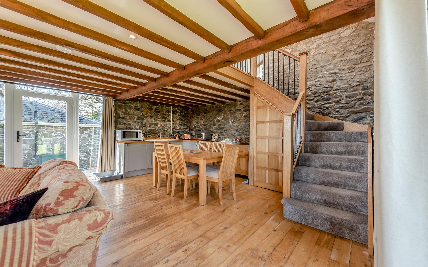Y Wern, Llansadwrn, Llanwrda, SA19 8HY